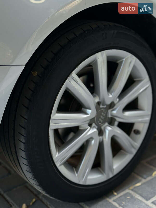 Седан Audi A6 2011 в Ужгороде