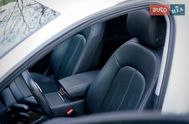 Седан Audi A6 2016 в 