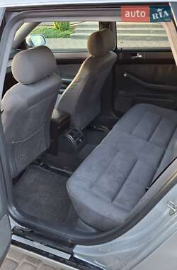 Универсал Audi A6 1998 в 
