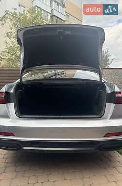 Седан Audi A6 2022 в 