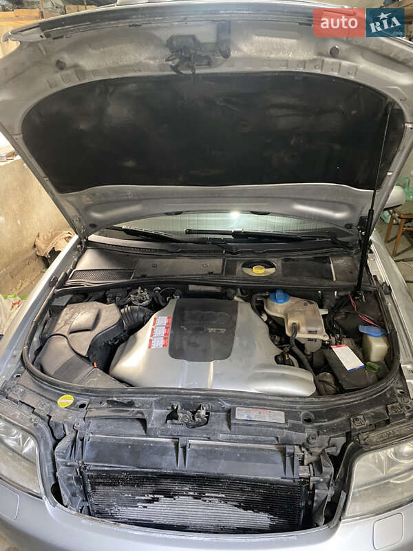 Универсал Audi A6 2004 в Хотине