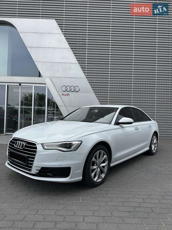 Седан Audi A6 2015 в 