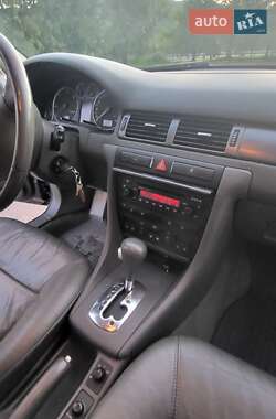 Седан Audi A6 2004 в 