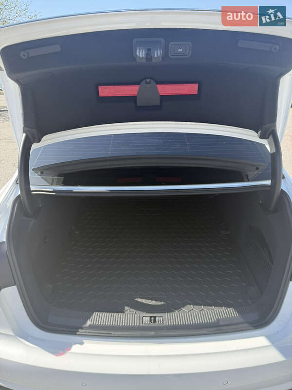 Седан Audi A6 2015 в Кременчуге