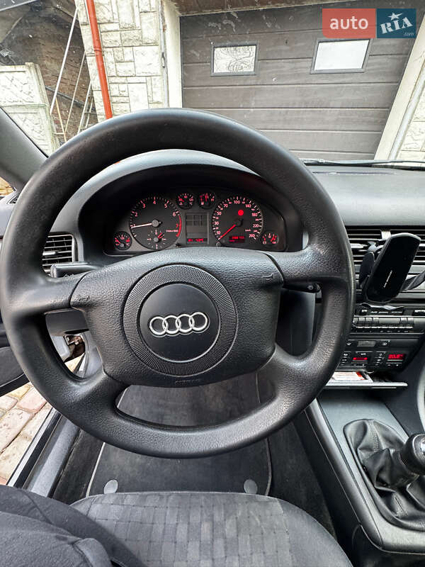 Седан Audi A6 1998 в Дубні