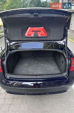 Седан Audi A6 2001 в 