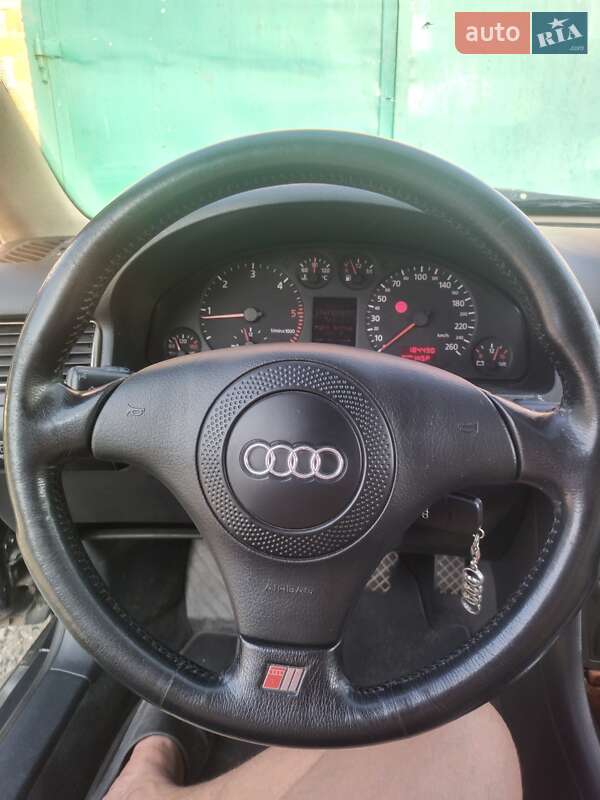 Седан Audi A6 1999 в Ромнах