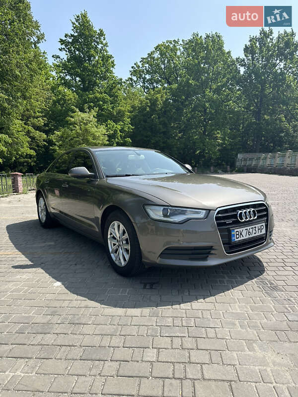 Седан Audi A6 2012 в 