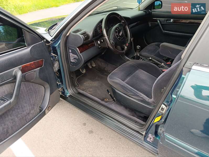 Седан Audi A6 1995 в Ладыжине