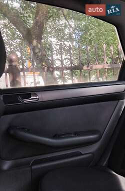 Седан Audi A6 2001 в 