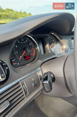 Седан Audi A6 2004 в 