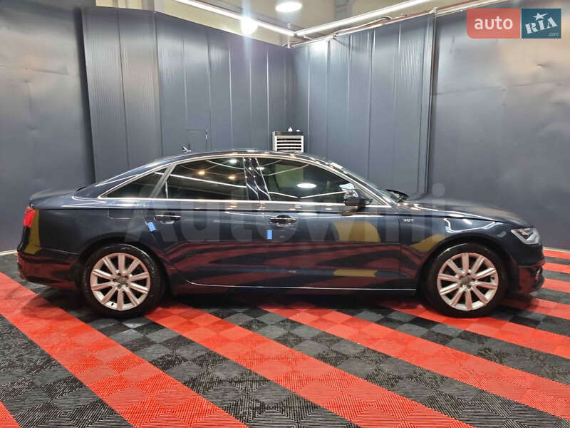 Седан Audi A6 2013 в Коростене