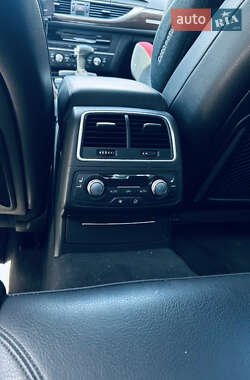 Седан Audi A6 2012 в 