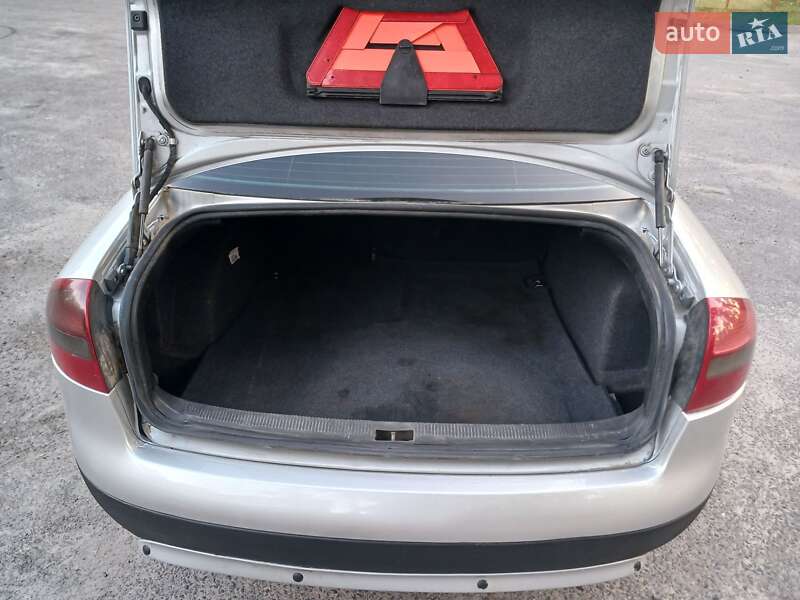 Седан Audi A6 1998 в Жовкве