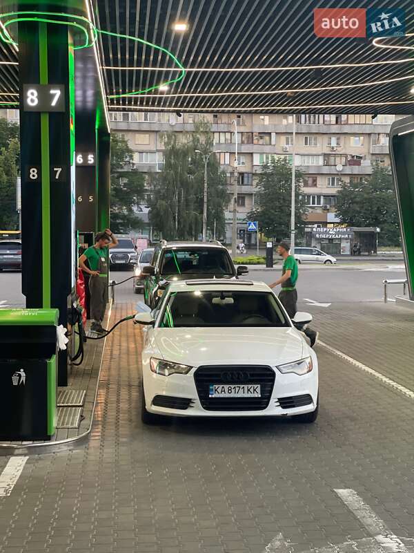Седан Audi A6 2012 в 