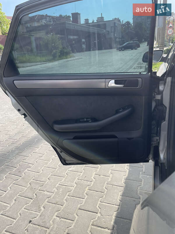Седан Audi A6 2002 в Новояворовске