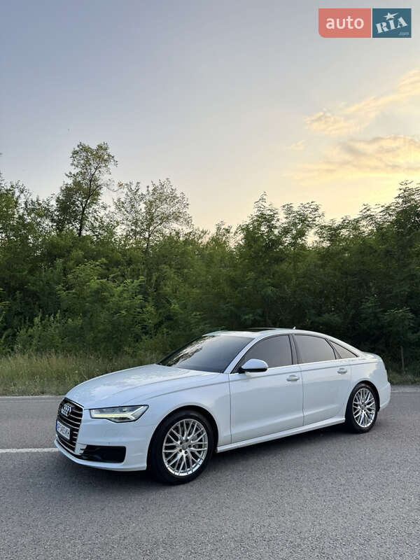 Седан Audi A6 2015 в 
