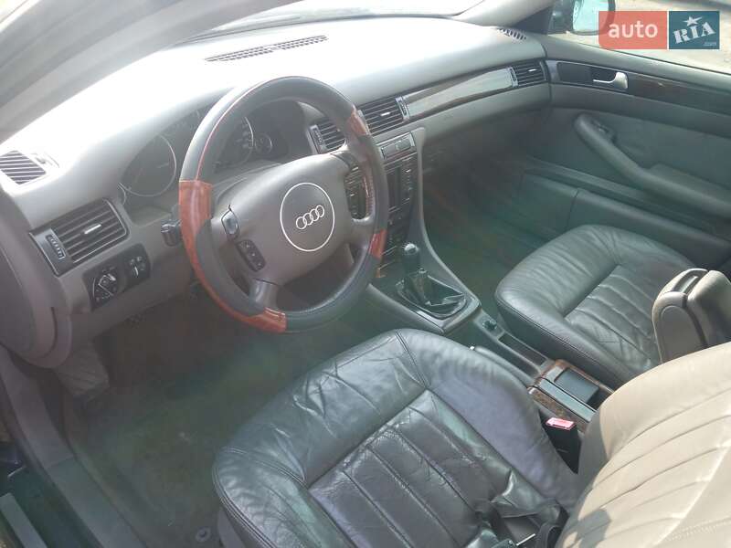 Седан Audi A6 2001 в Александровке