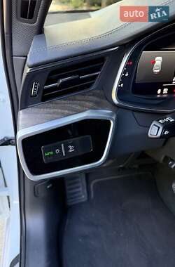 Седан Audi A6 2022 в 