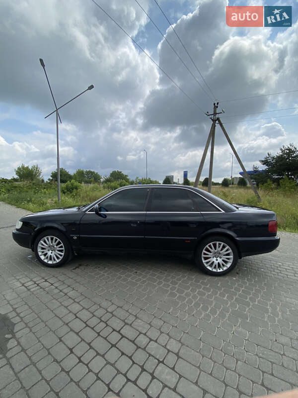 Седан Audi A6 1995 в Жовкве