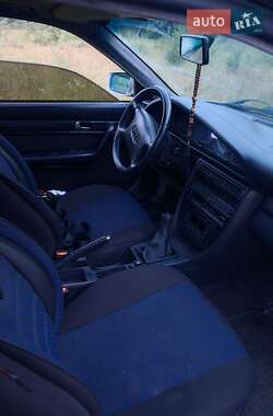 Седан Audi A6 1995 в 