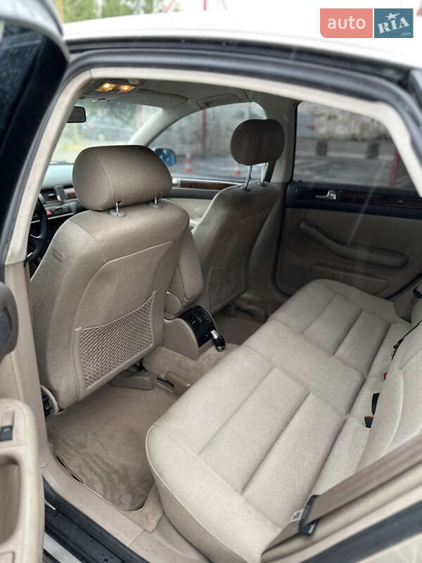 Седан Audi A6 1998 в Тростянці
