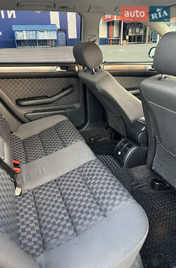Универсал Audi A6 2004 в 
