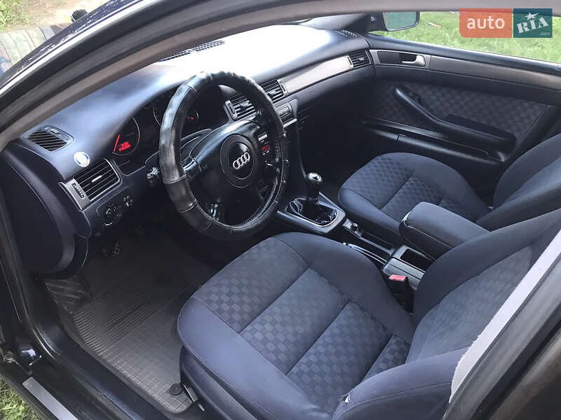 Седан Audi A6 2002 в Остроге