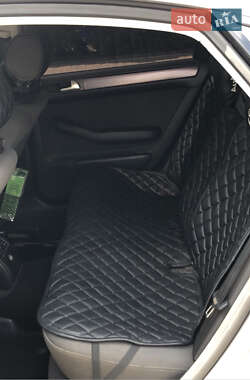 Седан Audi A6 2004 в 