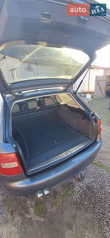 Универсал Audi A6 2003 в Костополе