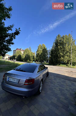 Седан Audi A6 2004 в 
