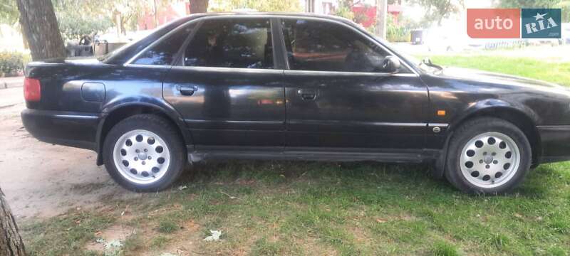 Седан Audi A6 1995 в Киеве
