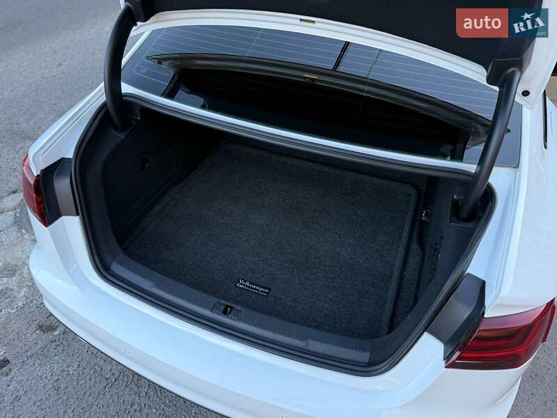 Седан Audi A6 2017 в Ромнах