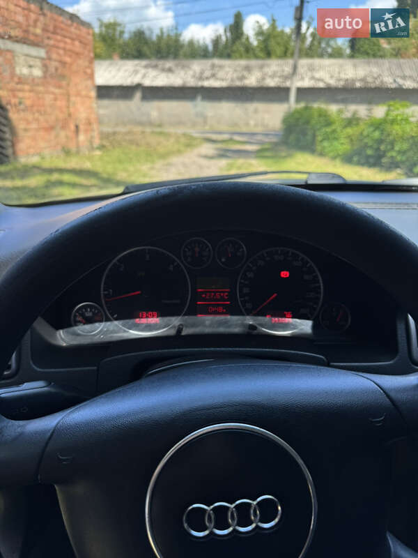 Седан Audi A6 2002 в Хотине