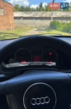 Седан Audi A6 2002 в 