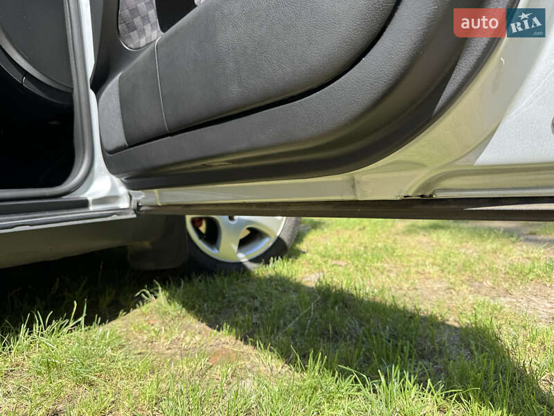 Седан Audi A6 2002 в Хотине