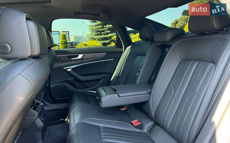 Седан Audi A6 2022 в Львове