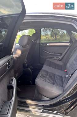 Седан Audi A6 2001 в 