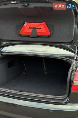 Седан Audi A6 2004 в 