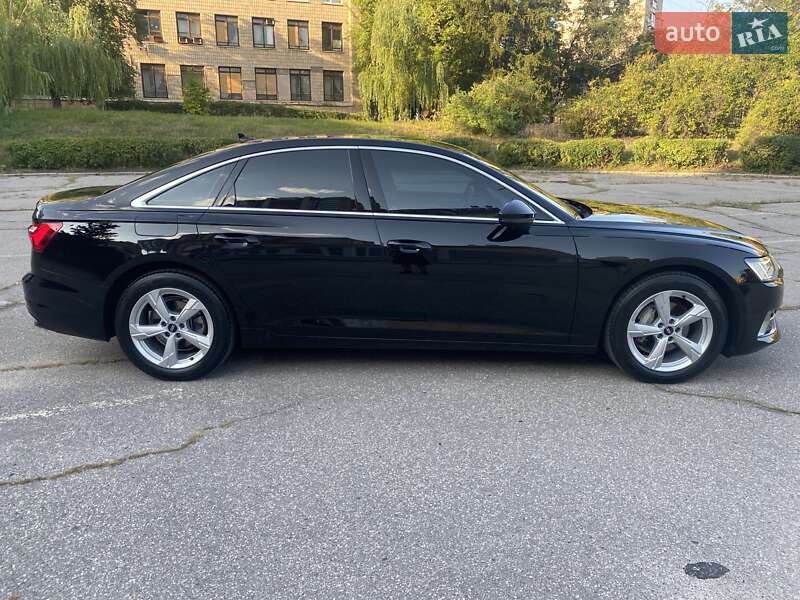 Седан Audi A6 2022 в Киеве