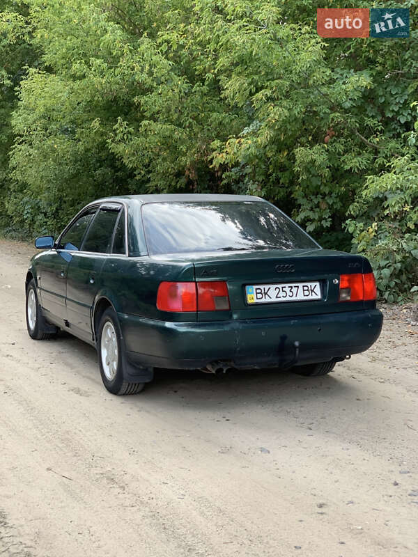 Седан Audi A6 1995 в Киверцах