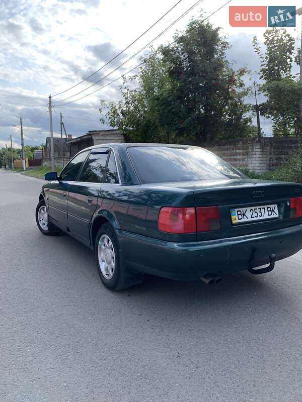 Седан Audi A6 1995 в Киверцах