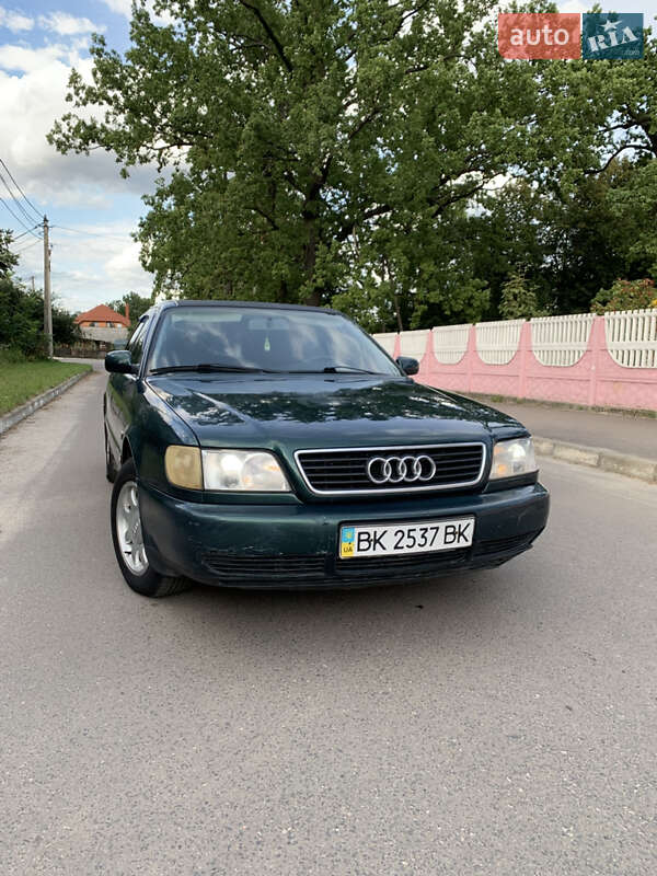 Седан Audi A6 1995 в Киверцах