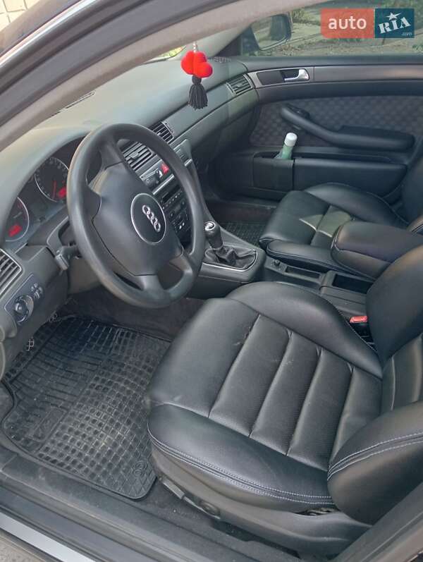 Седан Audi A6 2002 в Рокитном