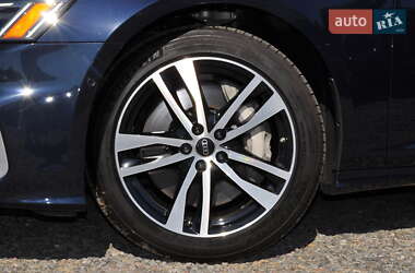 Седан Audi A6 2021 в 