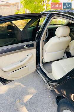 Седан Audi A6 2001 в 