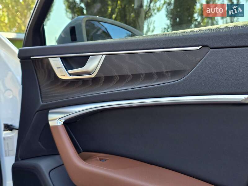 Седан Audi A6 2019 в Першотравенске