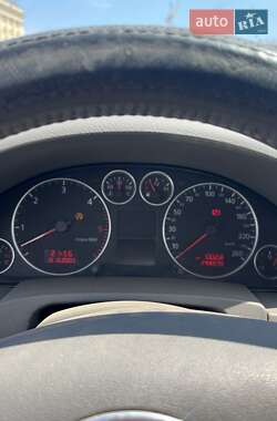 Седан Audi A6 2001 в 