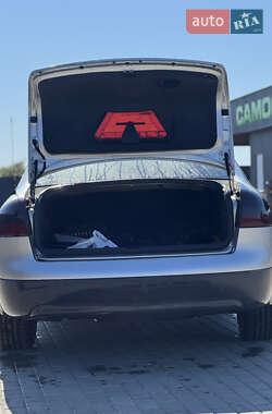 Седан Audi A6 2001 в 
