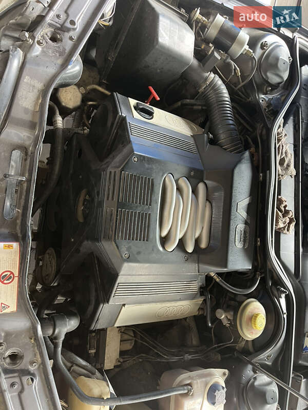 Седан Audi A6 1995 в Чорткові